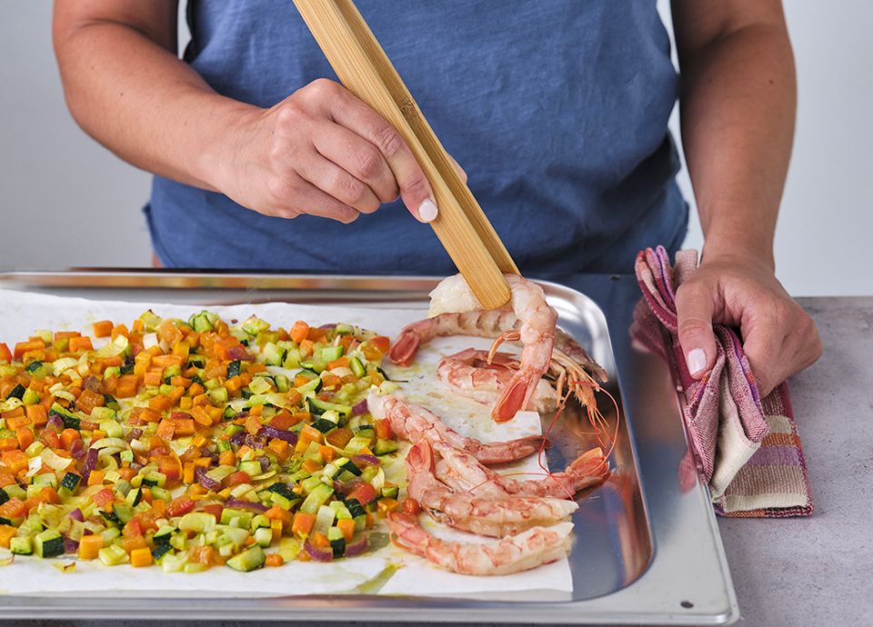 Quinoa with ginger, vegetables and shrimps