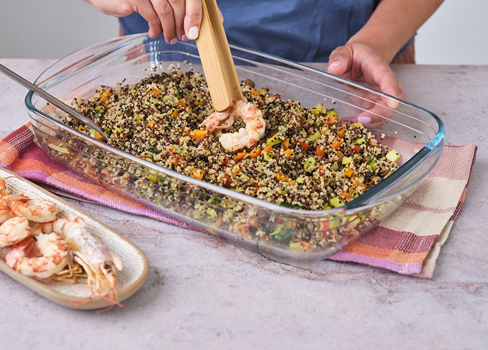 Quinoa with ginger, vegetables and shrimps